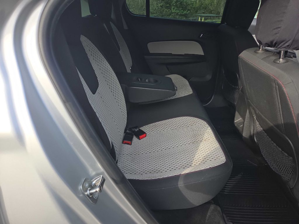 Photo 23 of this CHEVROLET EQUINOX