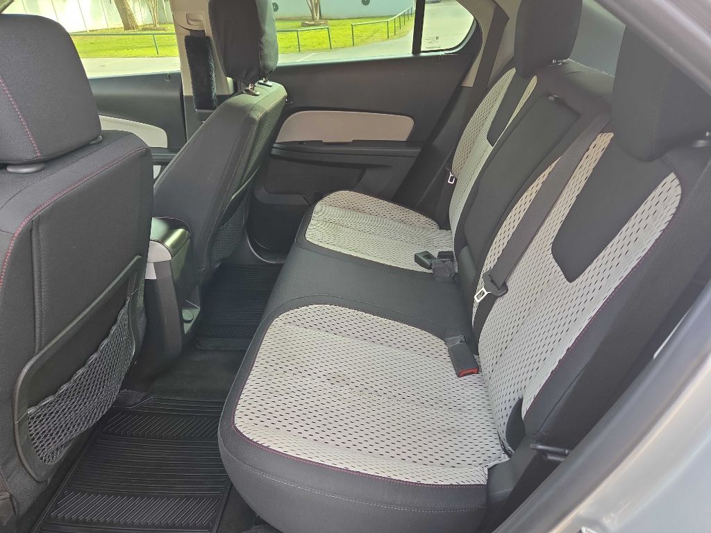 Photo 19 of this CHEVROLET EQUINOX