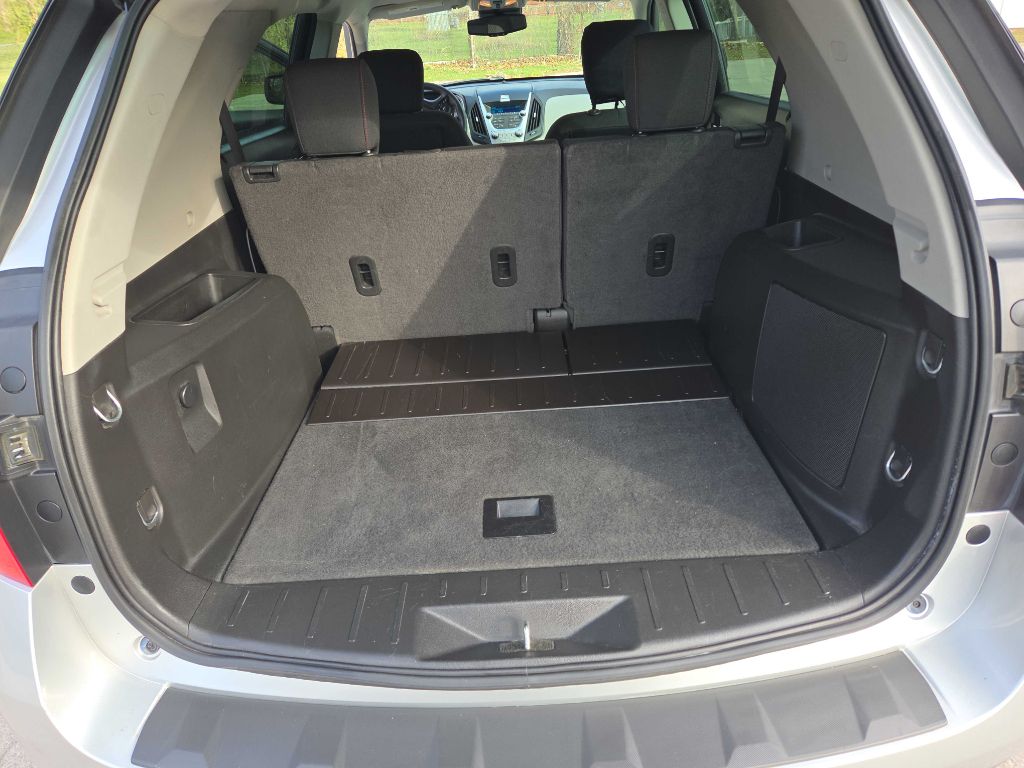 Photo 21 of this CHEVROLET EQUINOX
