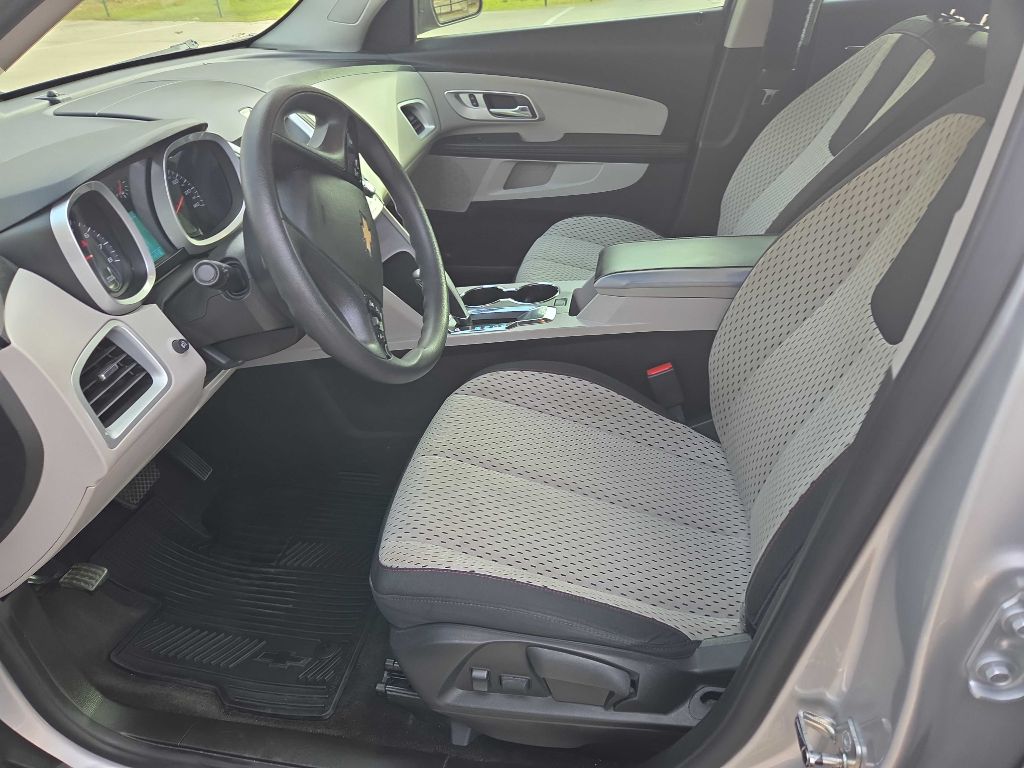 Photo 17 of this CHEVROLET EQUINOX