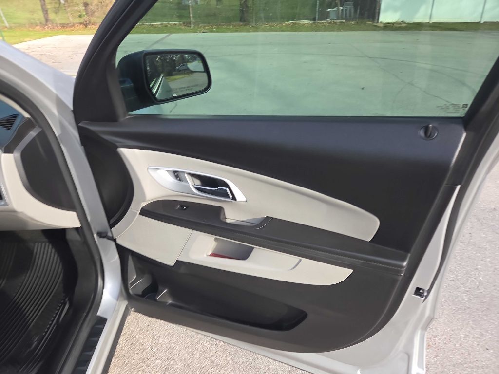 Photo 24 of this CHEVROLET EQUINOX