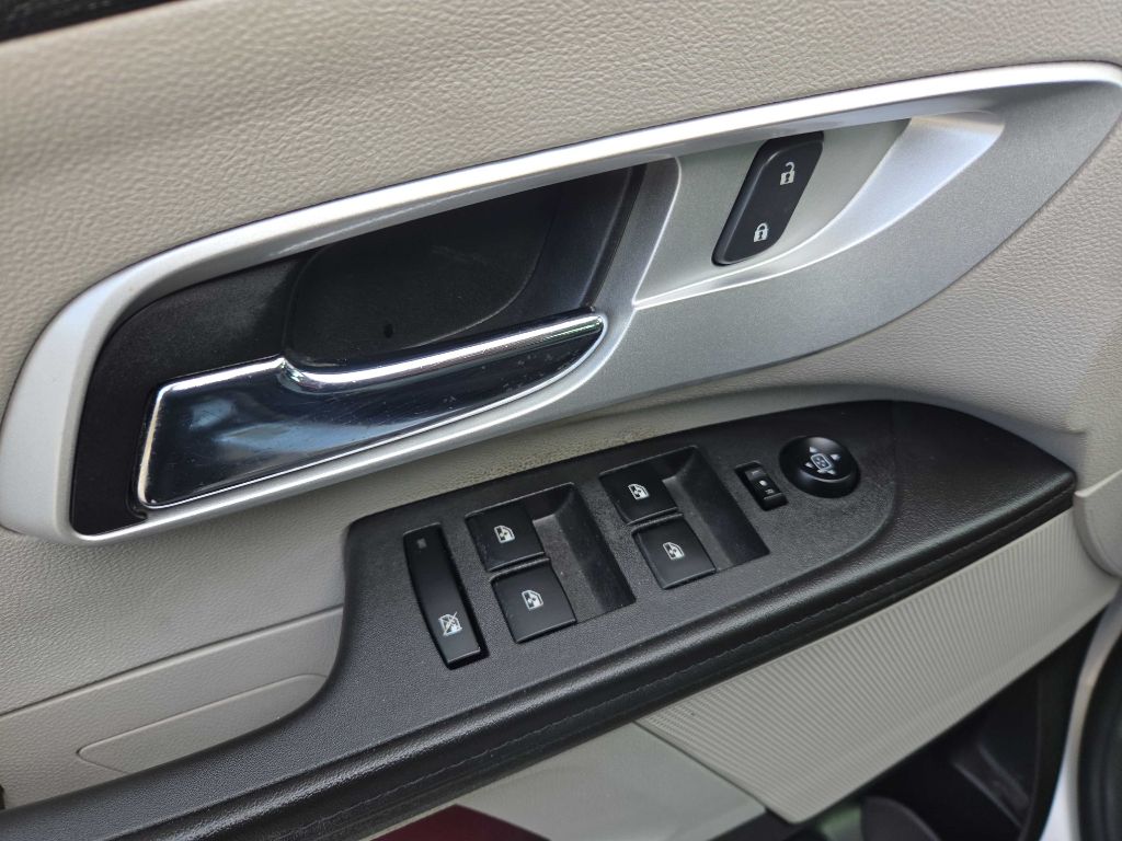 Photo 16 of this CHEVROLET EQUINOX