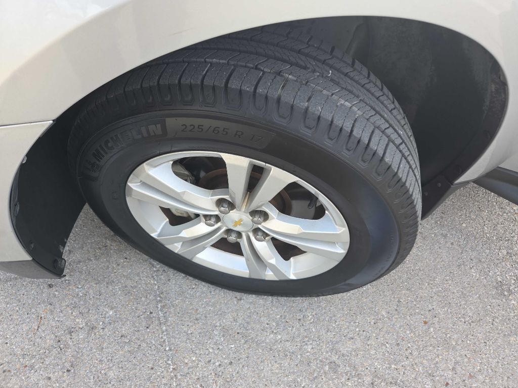 Photo 13 of this CHEVROLET EQUINOX