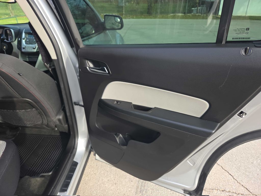 Photo 22 of this CHEVROLET EQUINOX