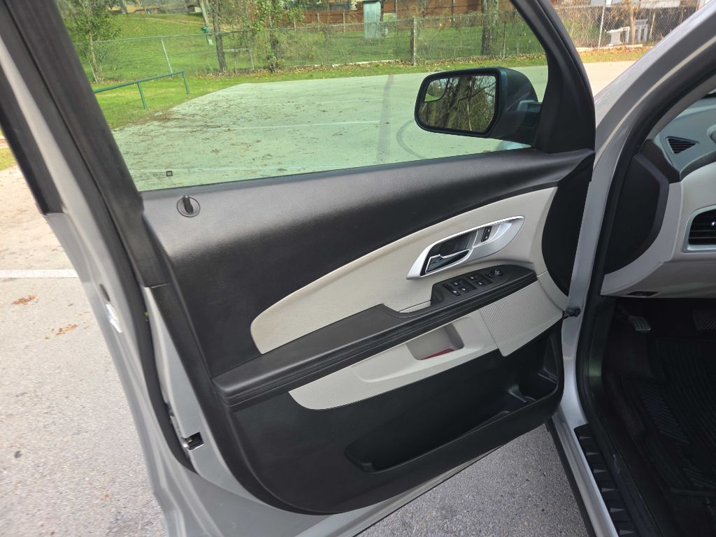 Photo 15 of this CHEVROLET EQUINOX