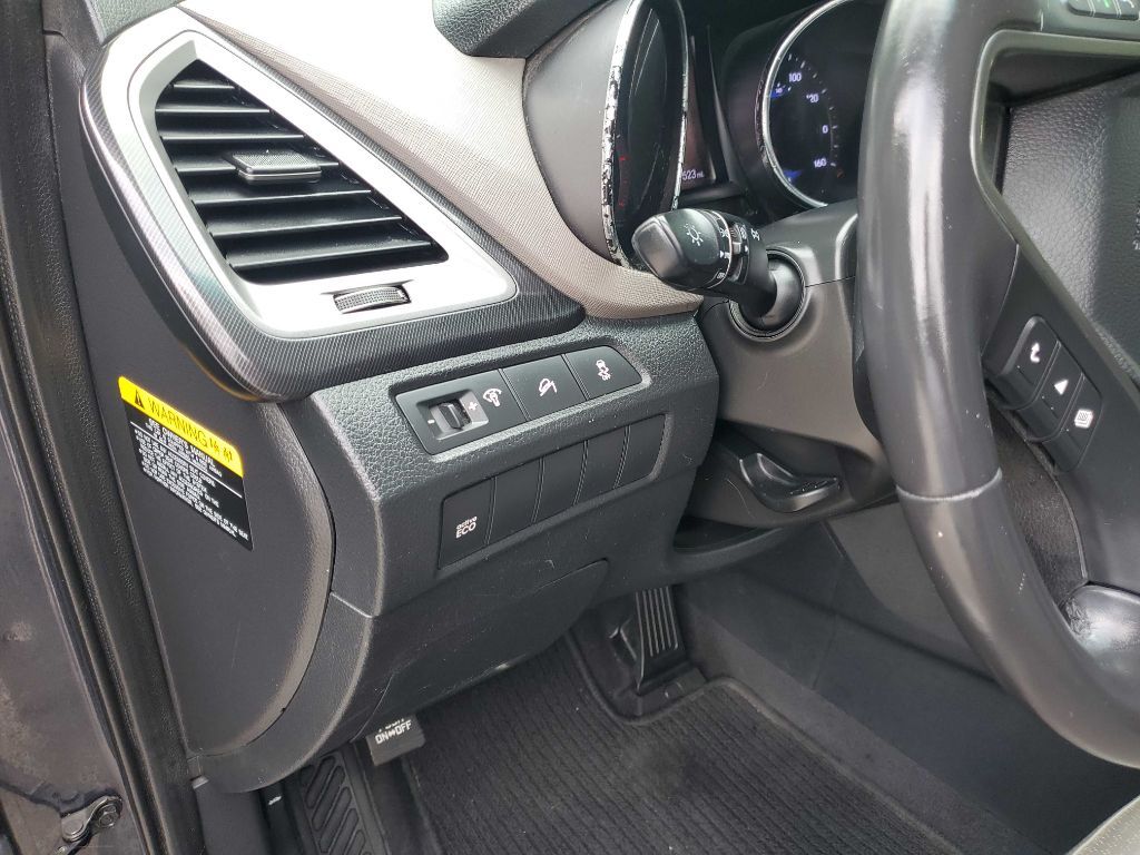 Photo 28 of this HYUNDAI SANTA FE SPORT