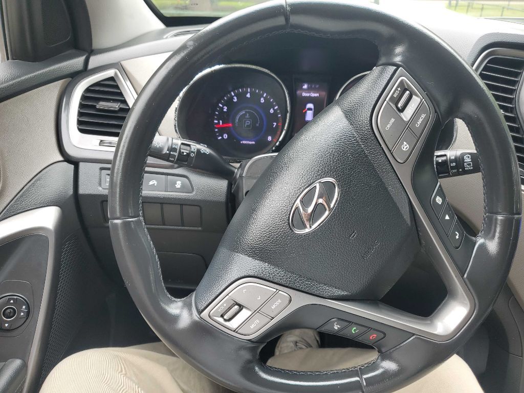 Photo 29 of this HYUNDAI SANTA FE SPORT