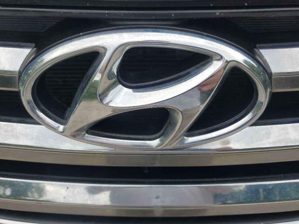 Photo 10 of this HYUNDAI SANTA FE SPORT