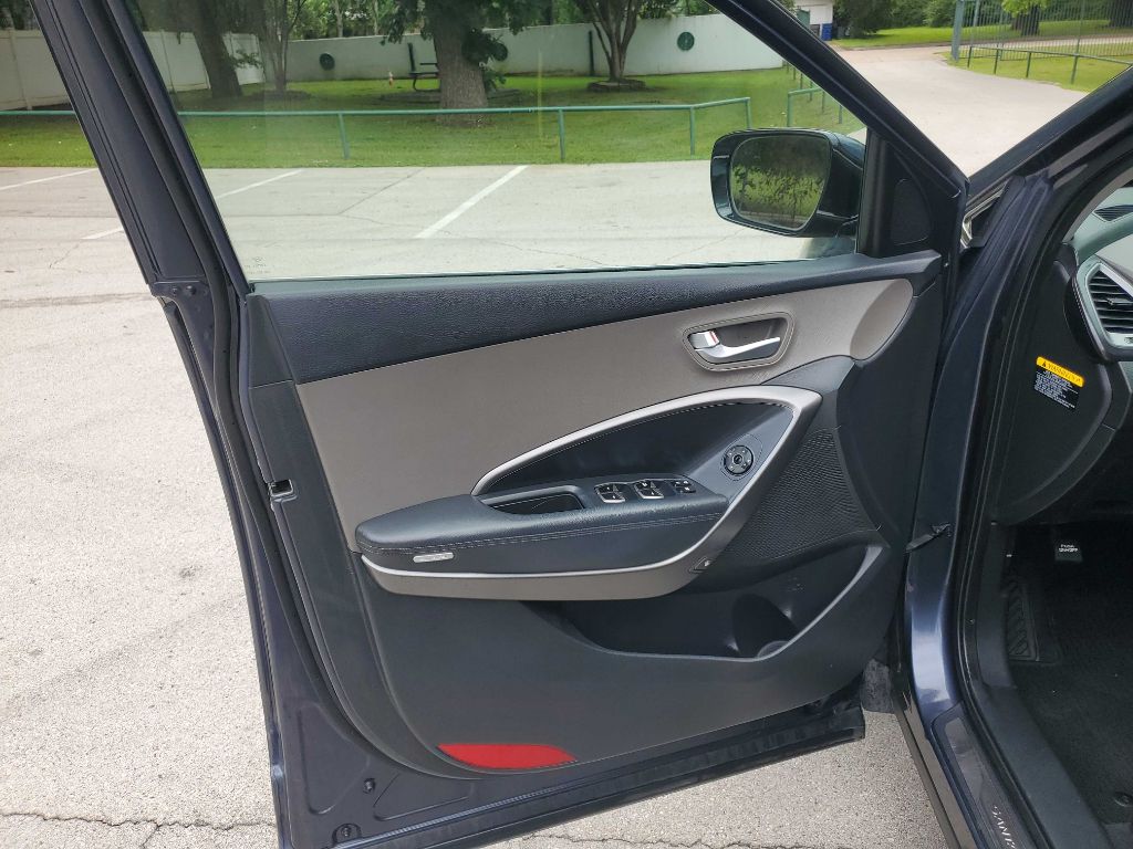 Photo 16 of this HYUNDAI SANTA FE SPORT
