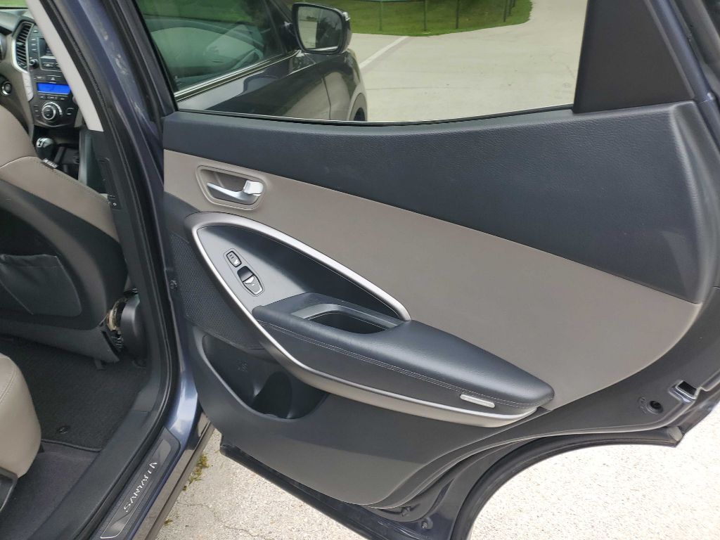 Photo 24 of this HYUNDAI SANTA FE SPORT