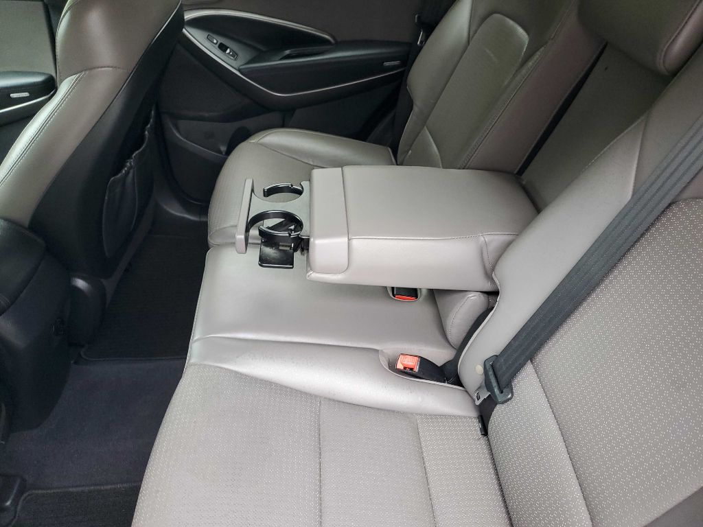 Photo 21 of this HYUNDAI SANTA FE SPORT