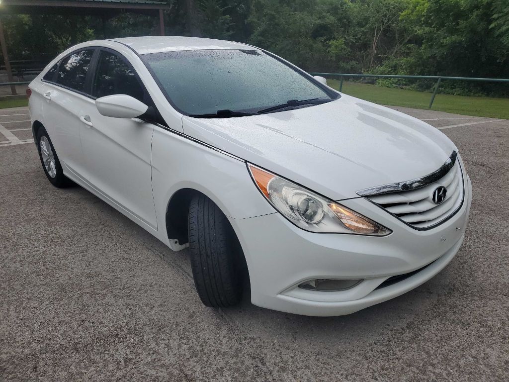 Photo 8 of this HYUNDAI SONATA
