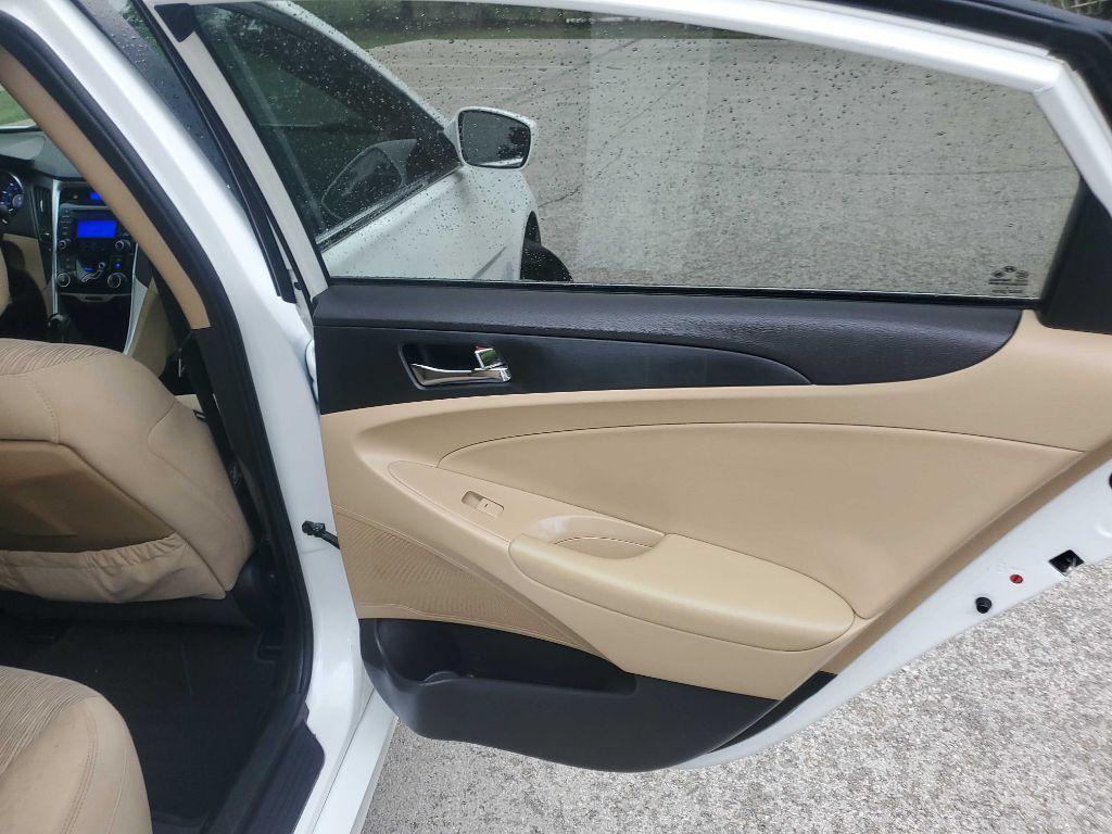 Photo 22 of this HYUNDAI SONATA