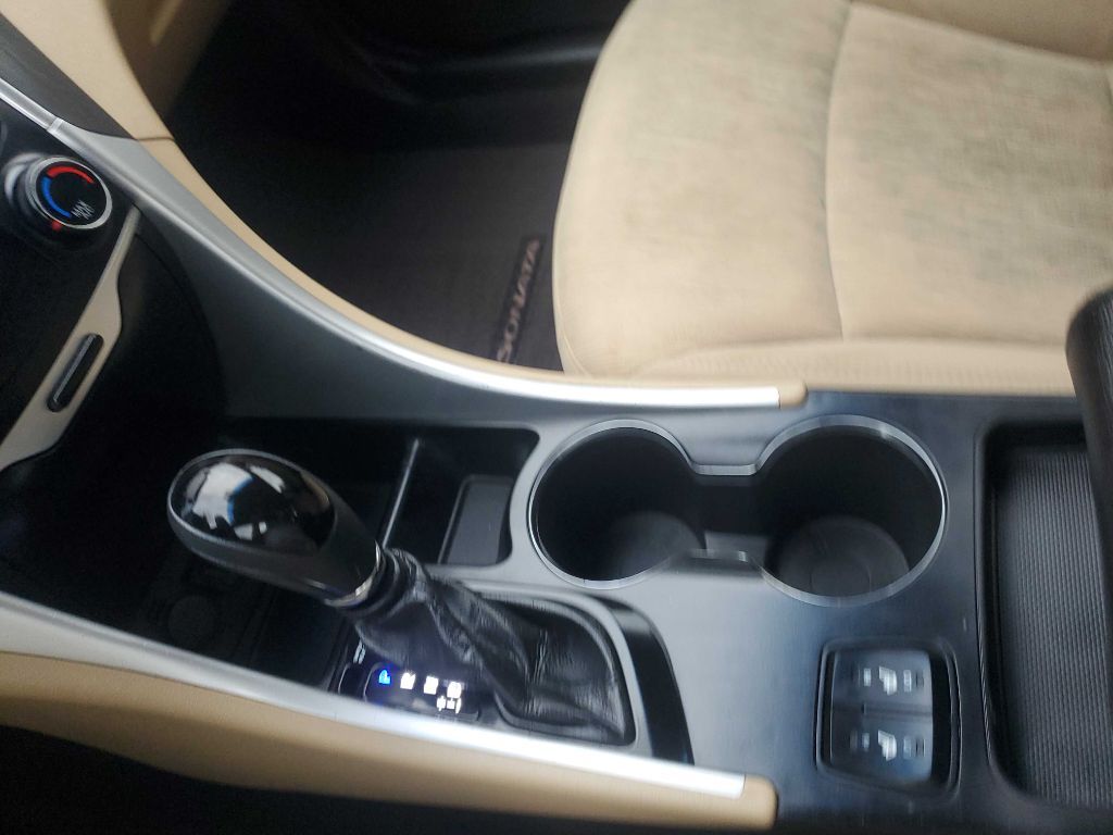Photo 30 of this HYUNDAI SONATA