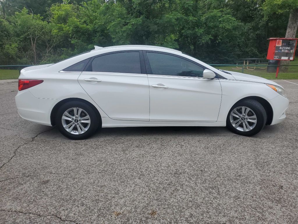 Photo 7 of this HYUNDAI SONATA