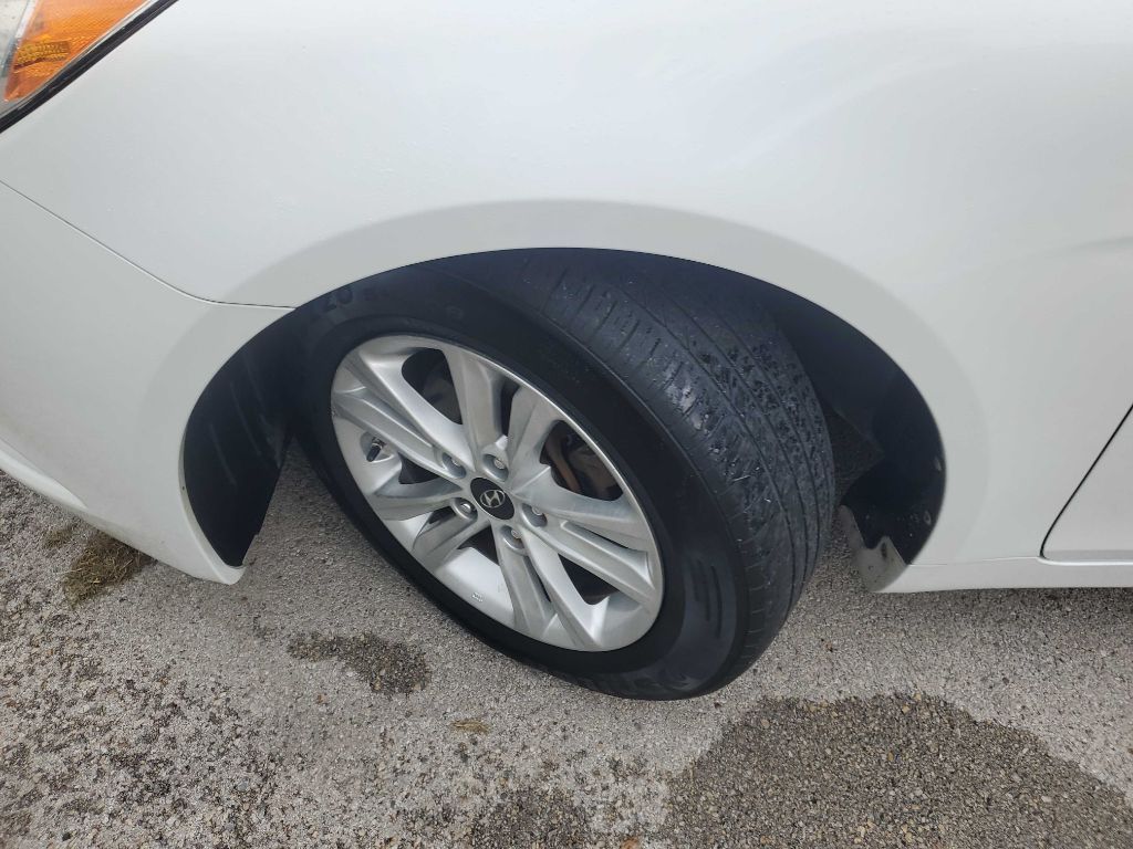 Photo 13 of this HYUNDAI SONATA