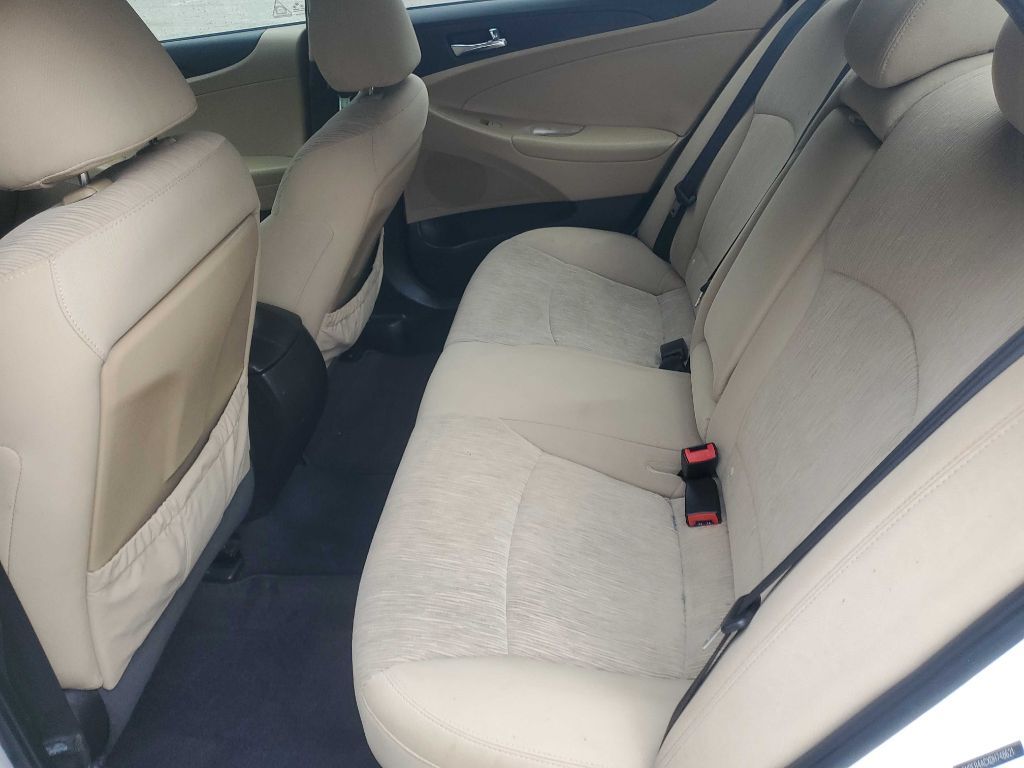 Photo 19 of this HYUNDAI SONATA