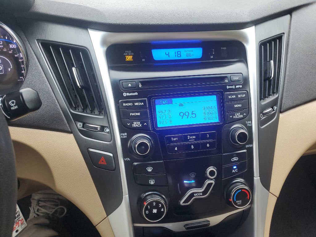 Photo 29 of this HYUNDAI SONATA