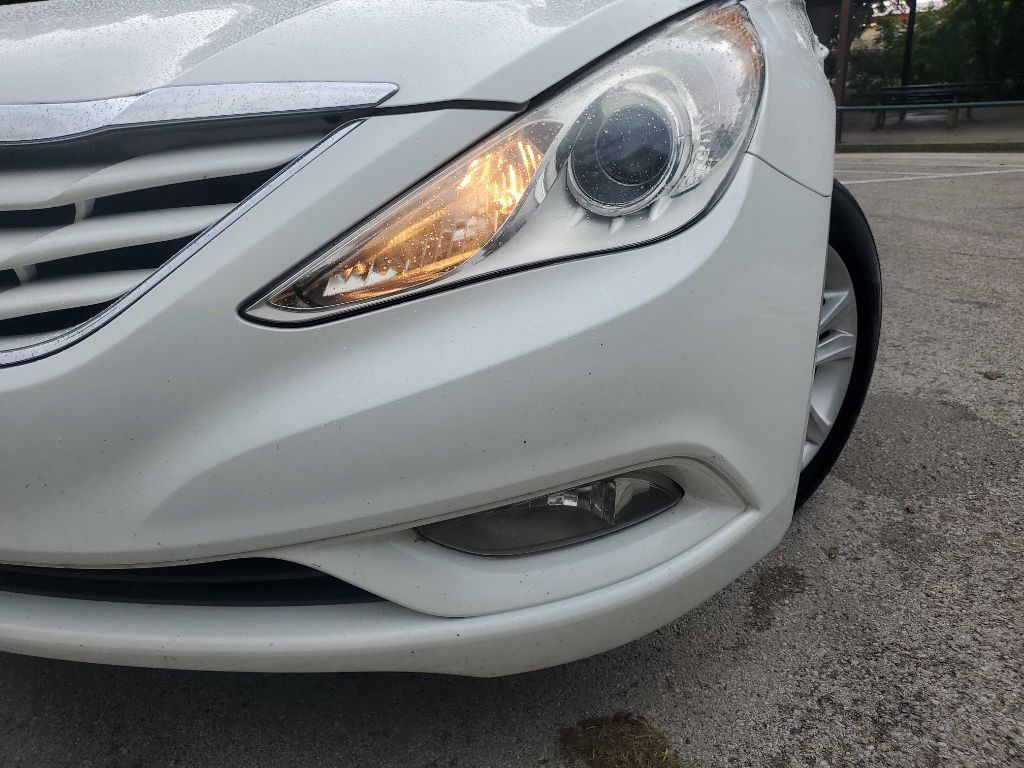 Photo 12 of this HYUNDAI SONATA