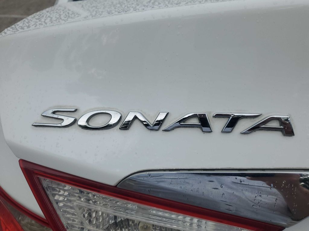 Photo 14 of this HYUNDAI SONATA