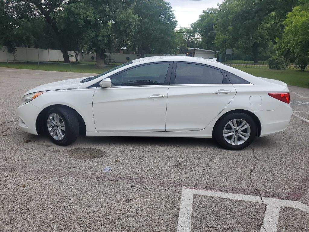 Photo 3 of this HYUNDAI SONATA