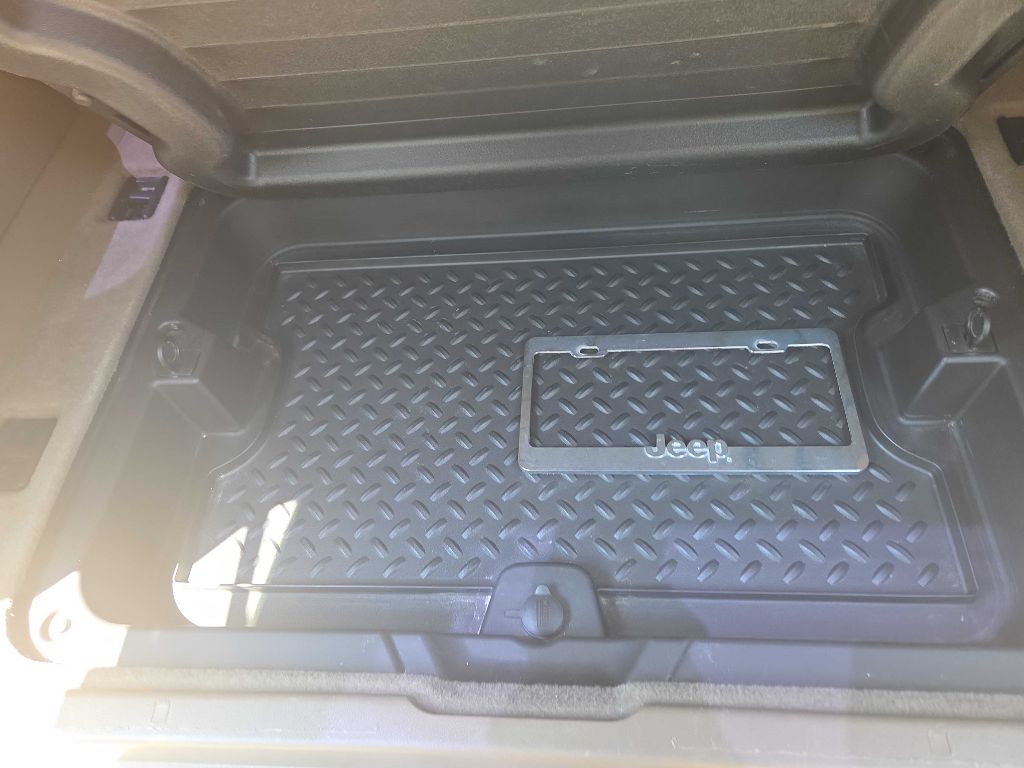 Photo 26 of this JEEP LIBERTY