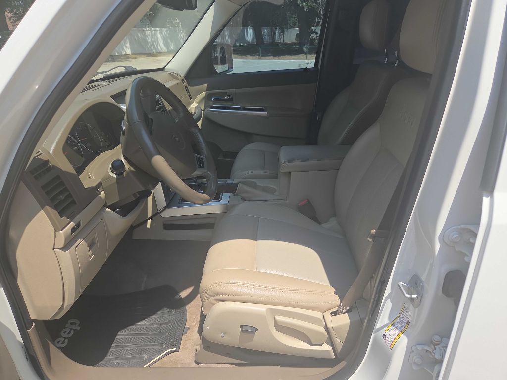 Photo 22 of this JEEP LIBERTY