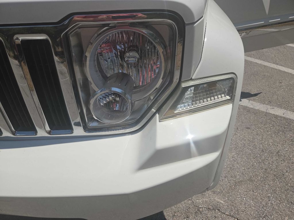 Photo 12 of this JEEP LIBERTY