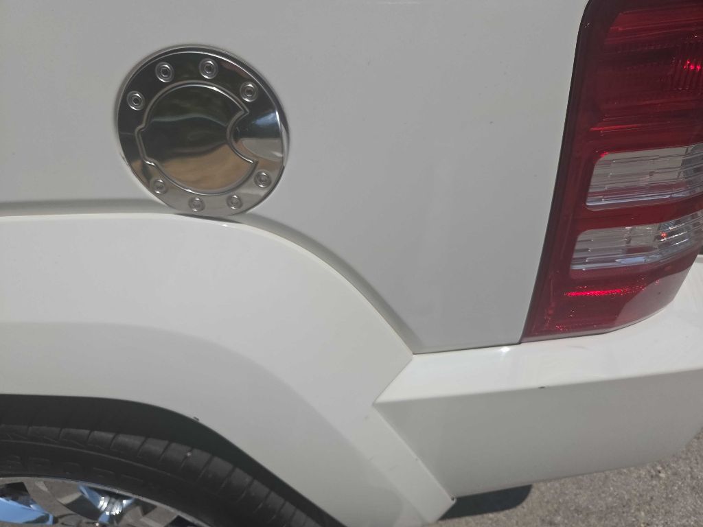 Photo 17 of this JEEP LIBERTY