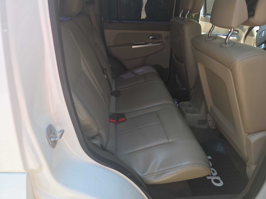 Photo 29 of this JEEP LIBERTY