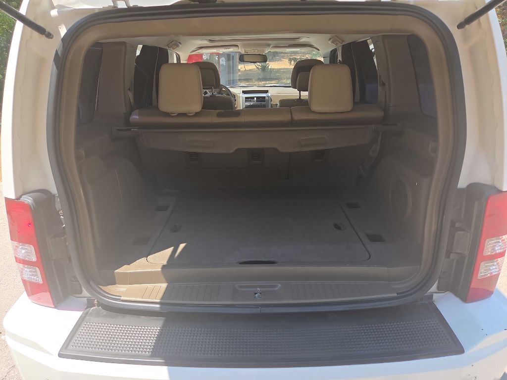 Photo 25 of this JEEP LIBERTY