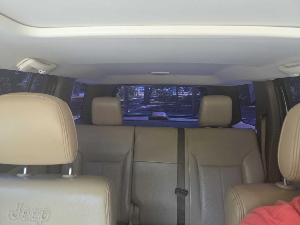 Photo 38 of this JEEP LIBERTY