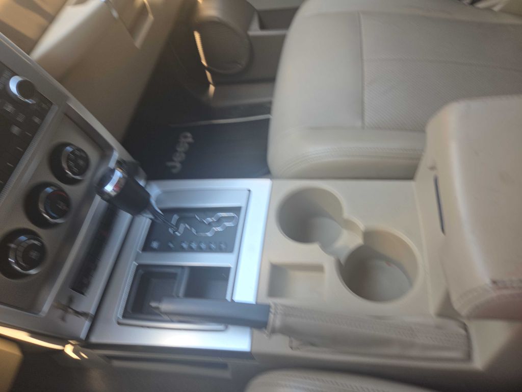 Photo 36 of this JEEP LIBERTY