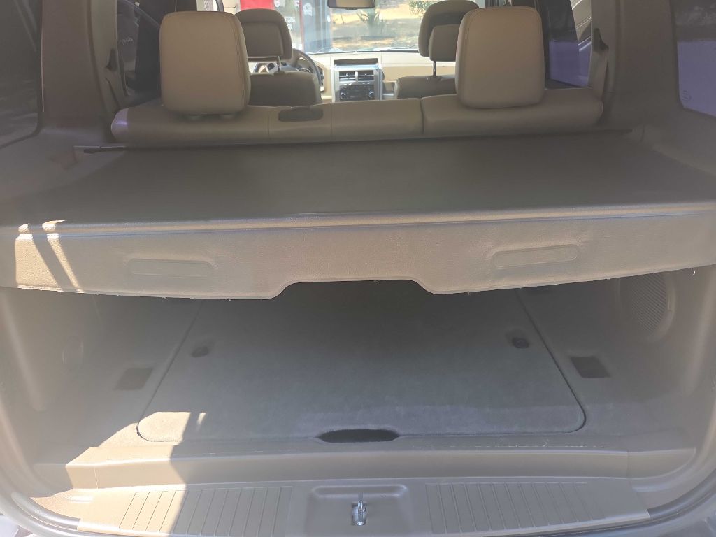 Photo 27 of this JEEP LIBERTY