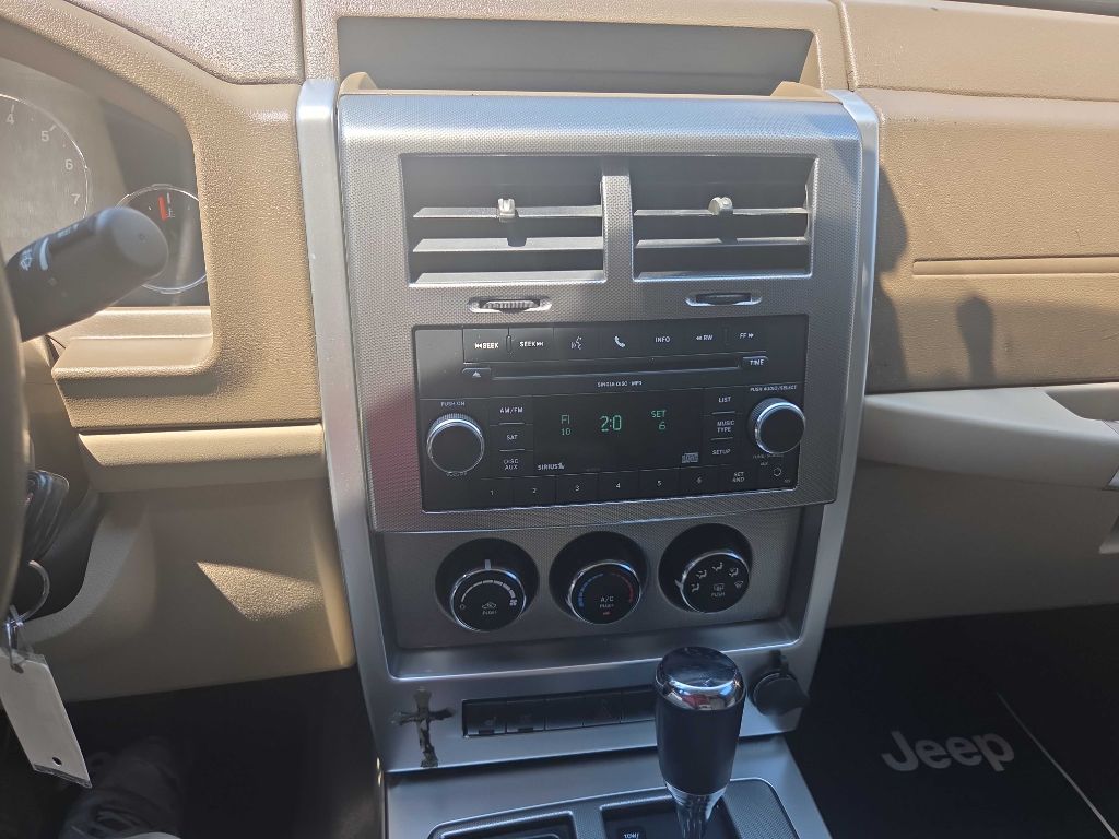 Photo 35 of this JEEP LIBERTY
