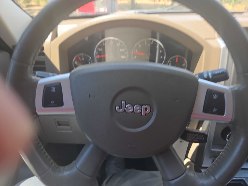 Photo 33 of this JEEP LIBERTY