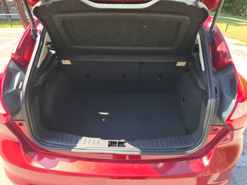 Photo 19 of this FORD FOCUS