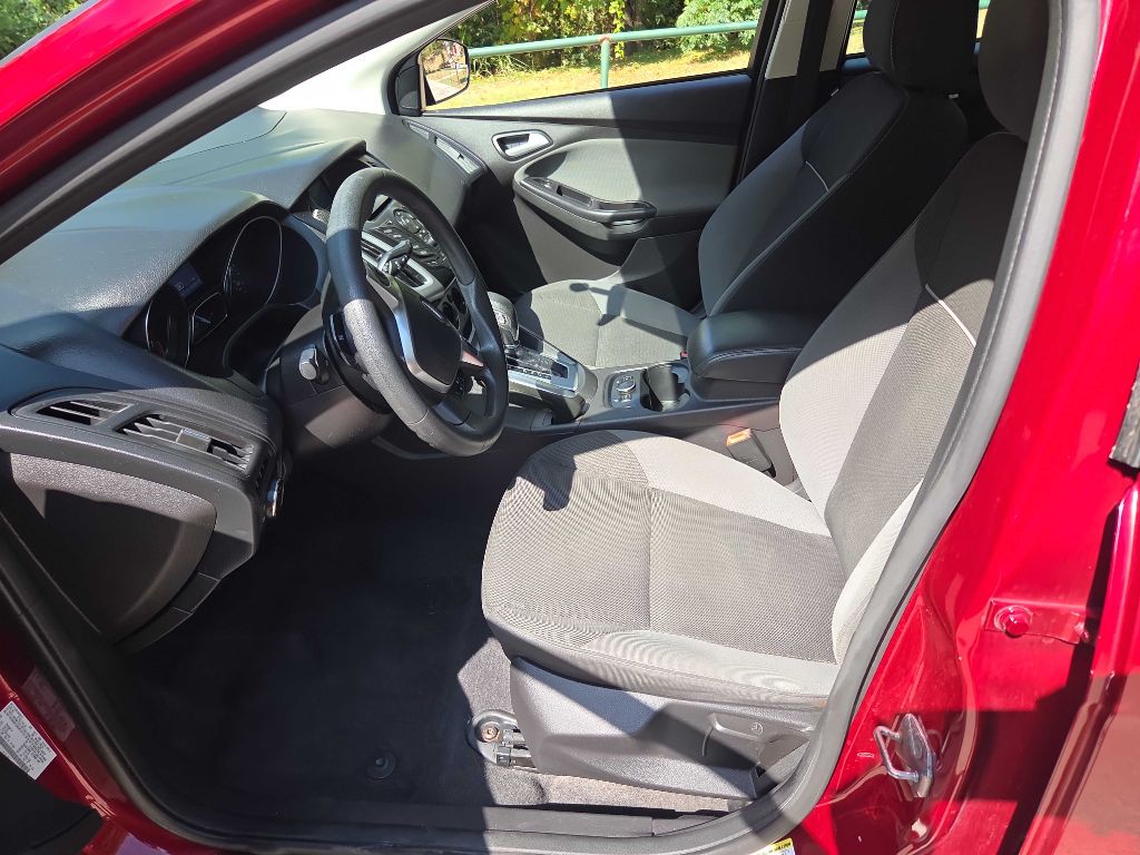 Photo 17 of this FORD FOCUS