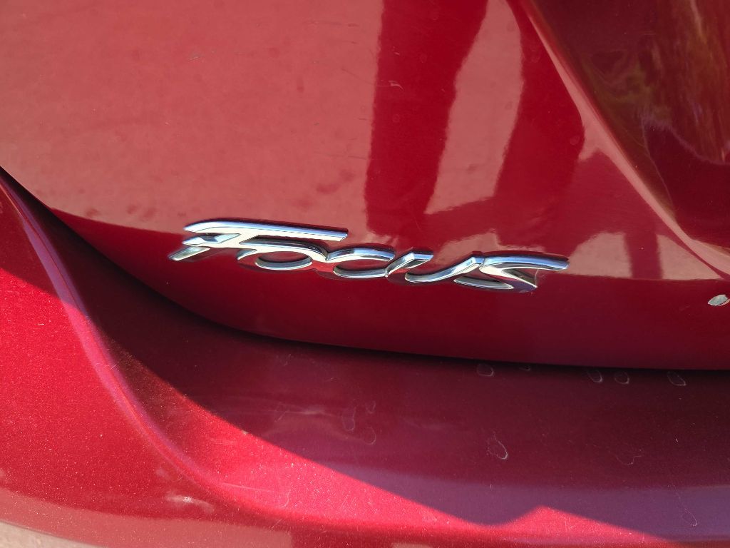 Photo 14 of this FORD FOCUS