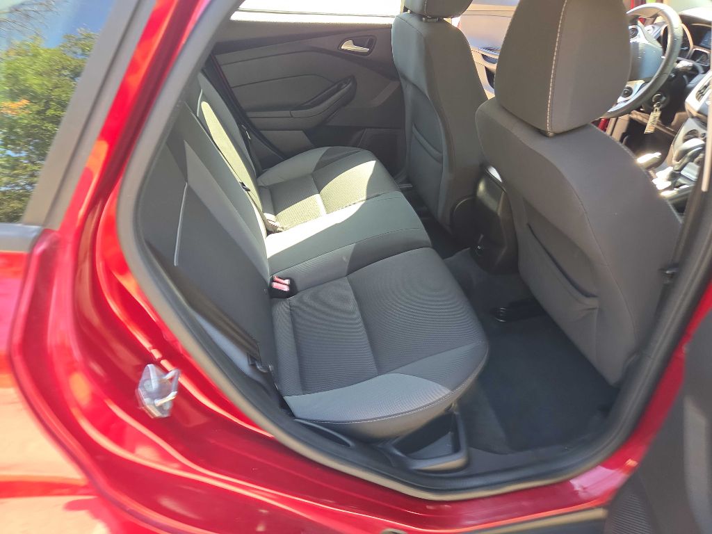 Photo 21 of this FORD FOCUS