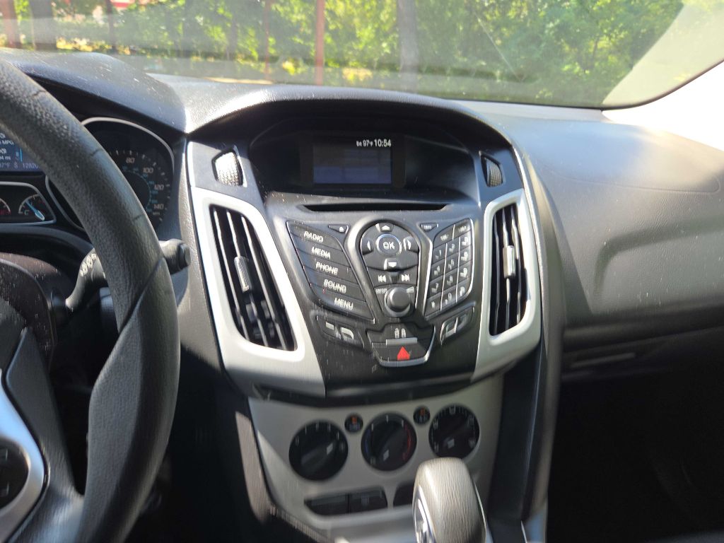 Photo 26 of this FORD FOCUS