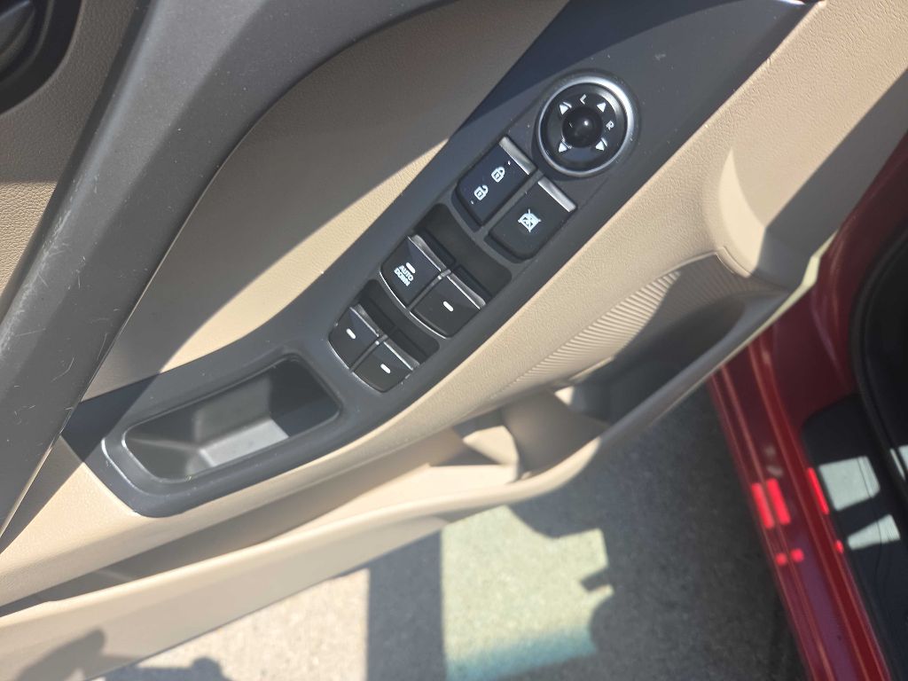 Photo 15 of this HYUNDAI ELANTRA