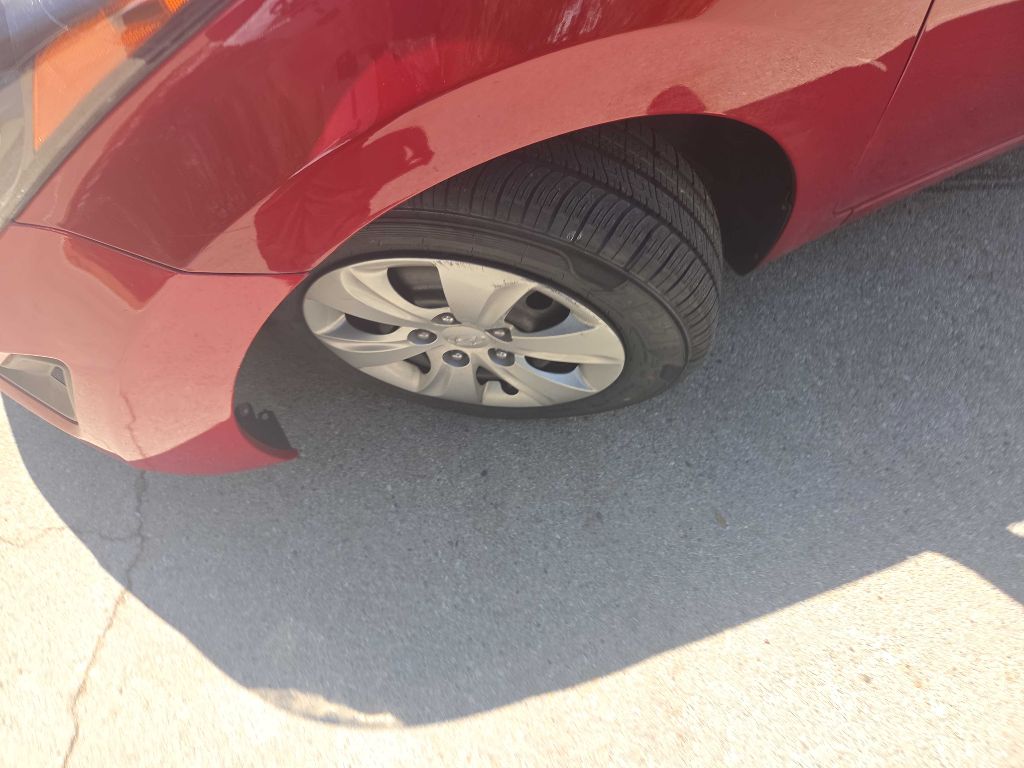 Photo 11 of this HYUNDAI ELANTRA