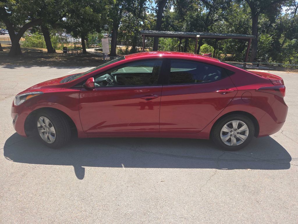 Photo 3 of this HYUNDAI ELANTRA