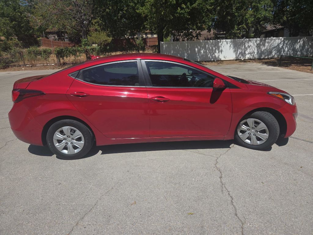Photo 7 of this HYUNDAI ELANTRA
