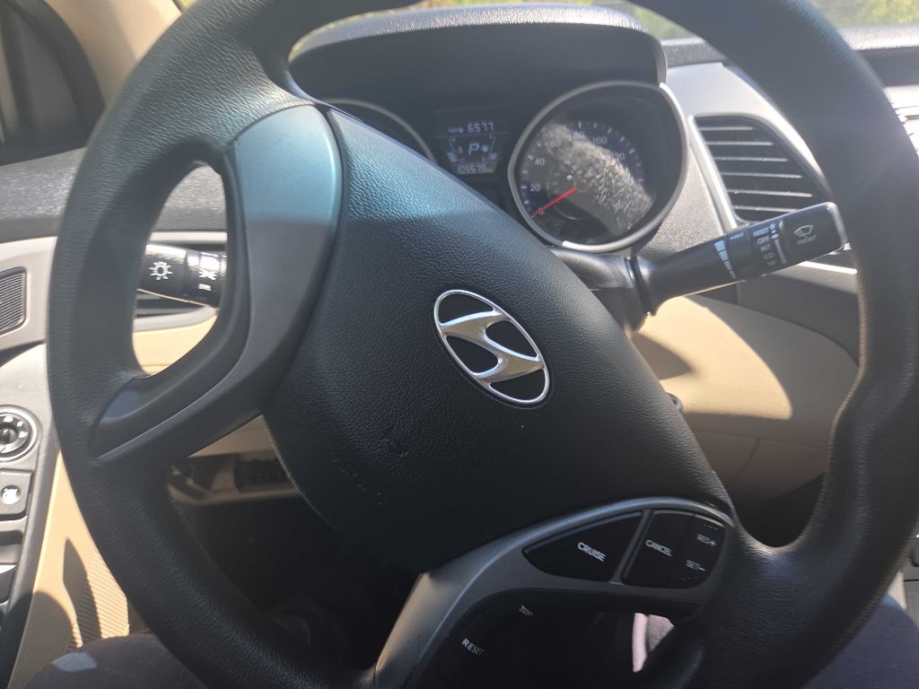 Photo 26 of this HYUNDAI ELANTRA