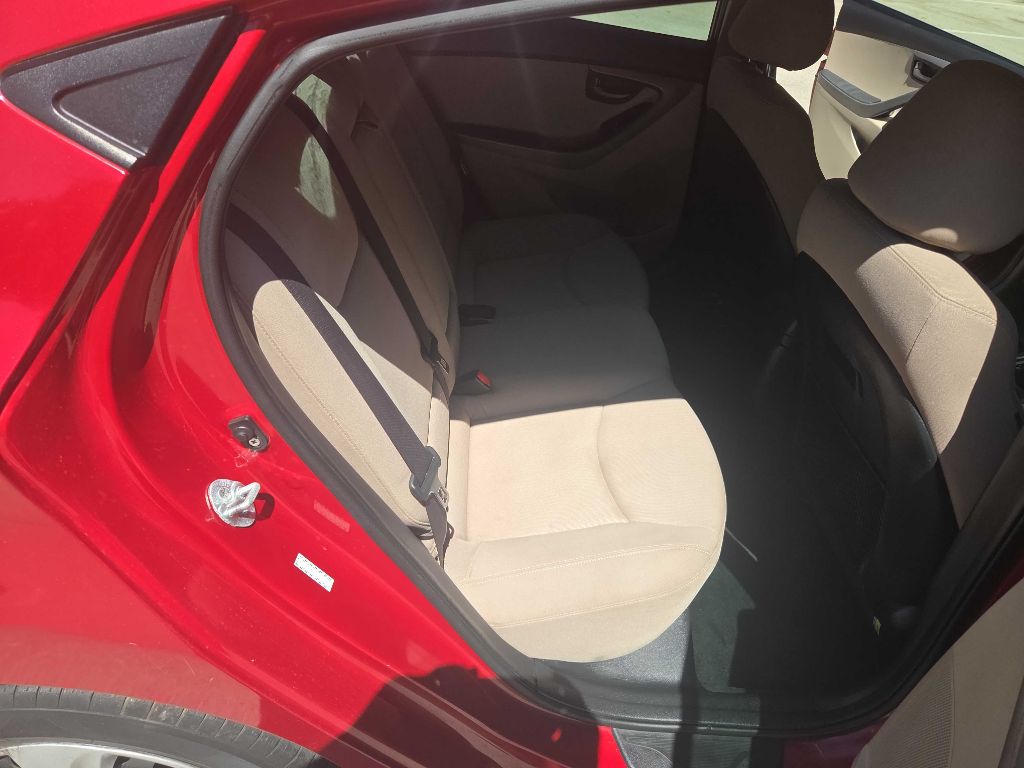 Photo 21 of this HYUNDAI ELANTRA