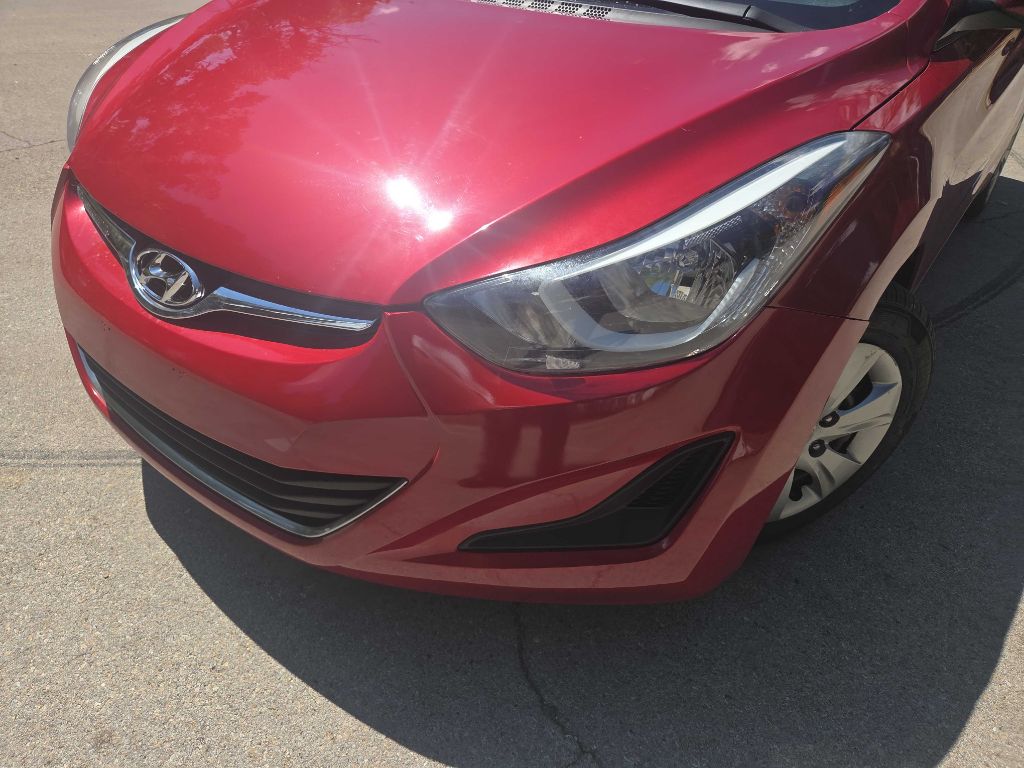 Photo 12 of this HYUNDAI ELANTRA