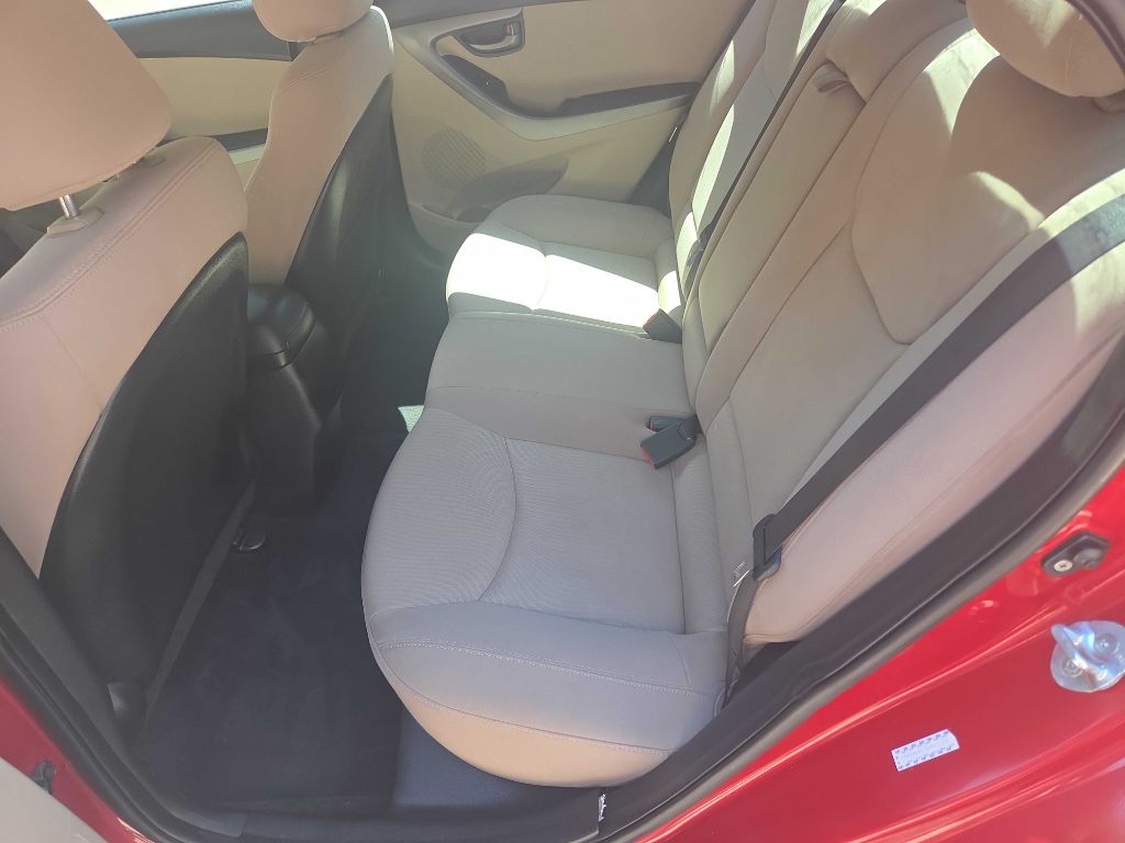 Photo 18 of this HYUNDAI ELANTRA