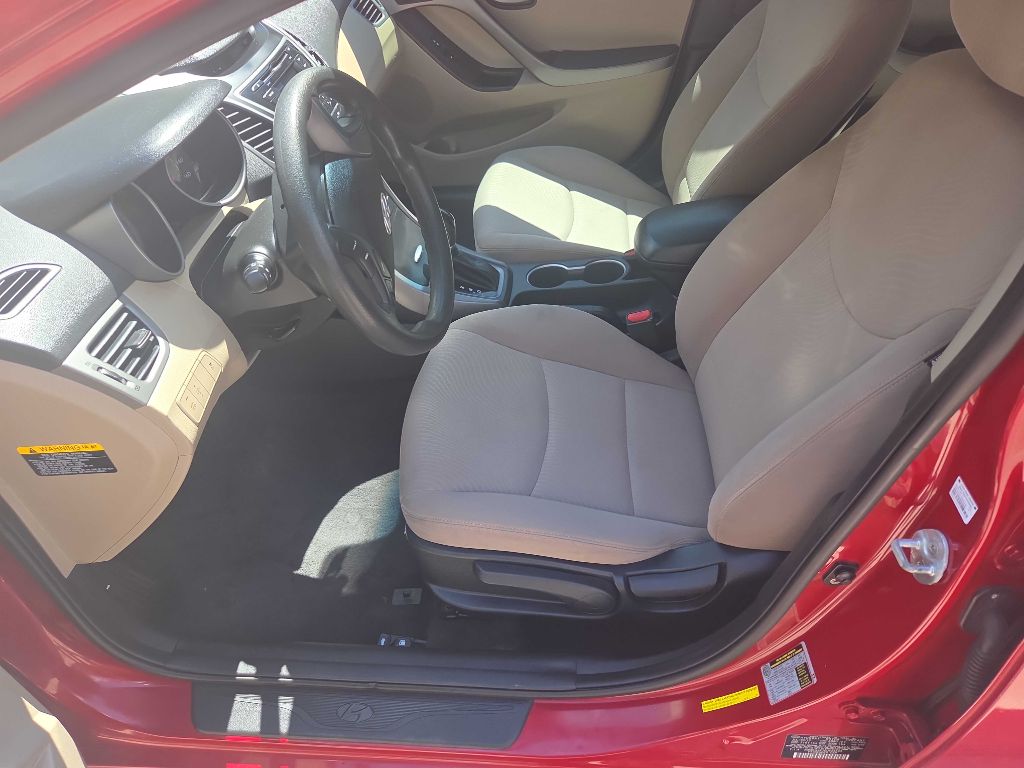 Photo 16 of this HYUNDAI ELANTRA